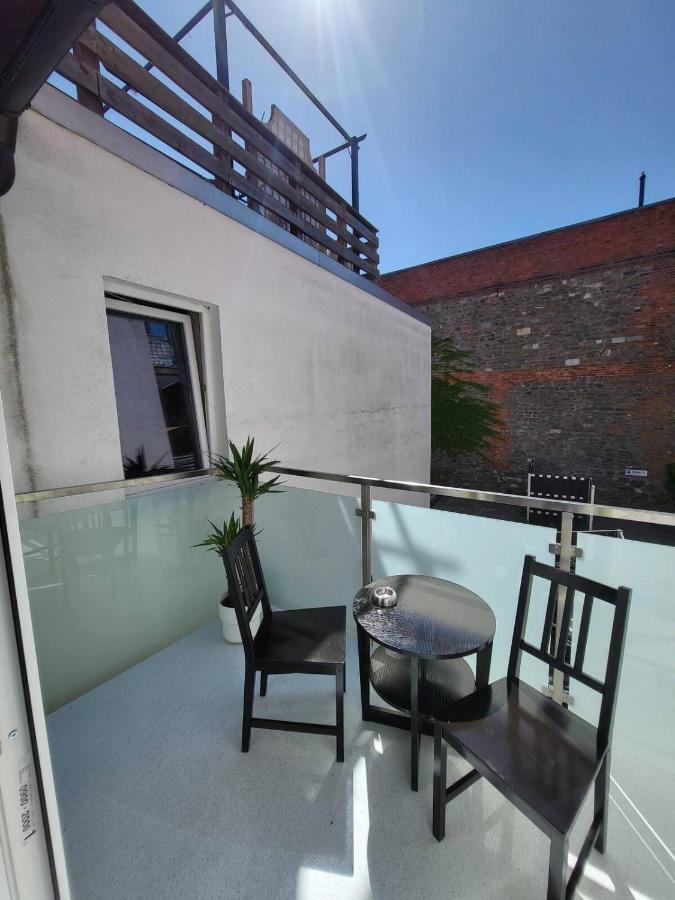 Gemuetliche Dachwohnung Mit Kleiner Oder Grosser Dachterrasse Nebeneinander Wolmirstedt Exterior photo